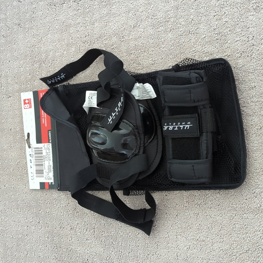 Ultra Wheels knee and wrist guards, elbows missing